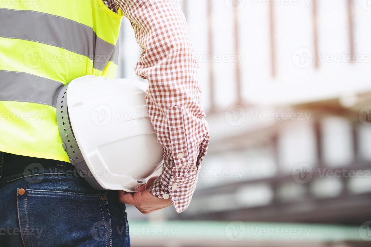 ingenieros con excelente experiencia laboral foto