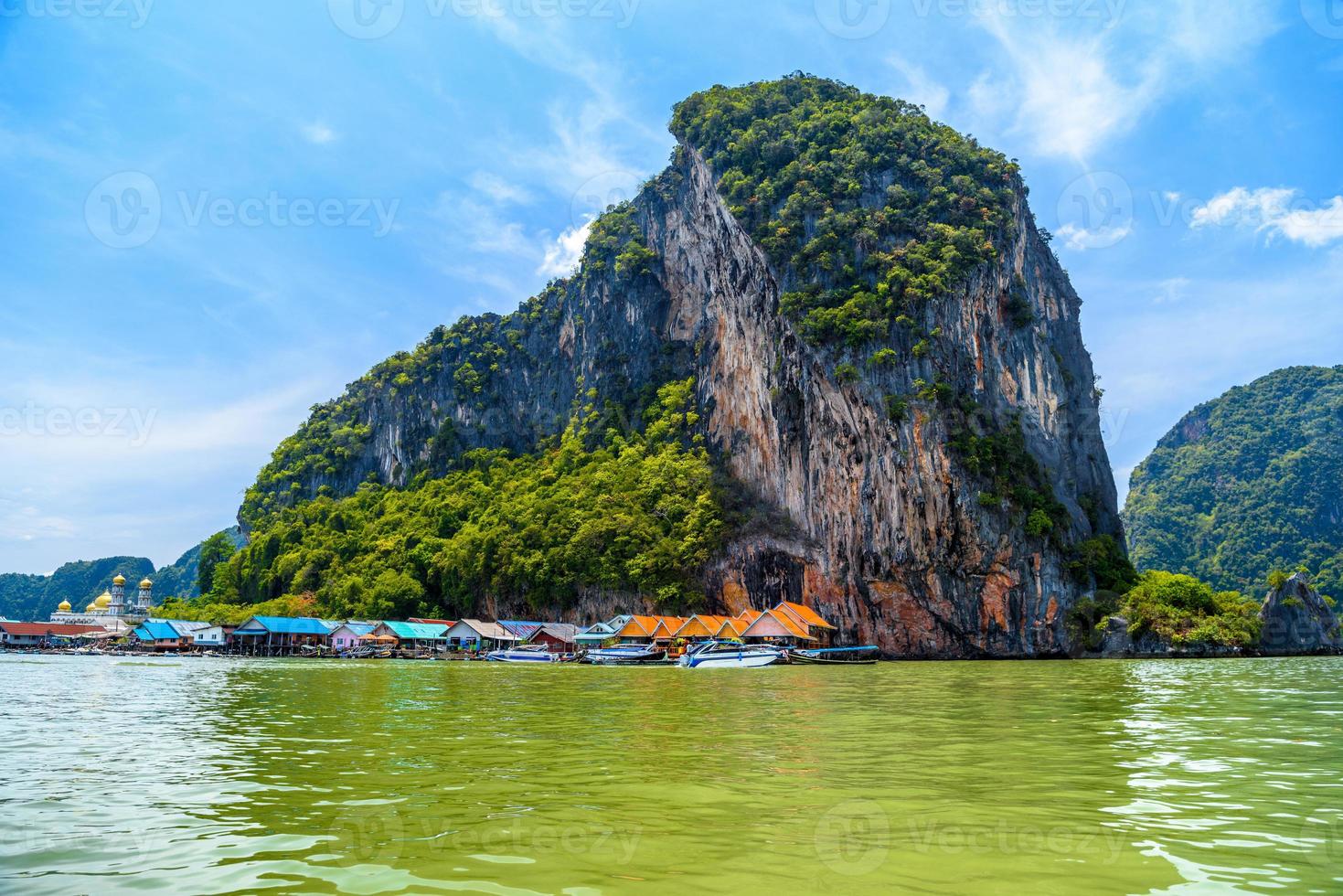 pueblo pesquero de koh panyee en la isla rocosa, ko panyi, mueang pha foto