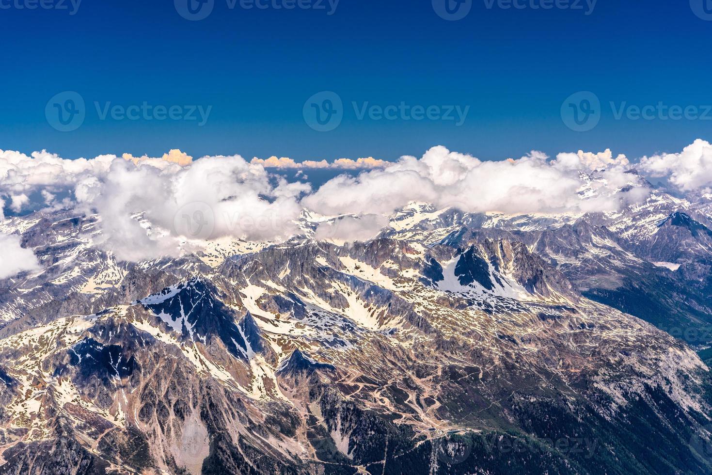 montañas nevadas chamonix, mont blanc, haute-savoie, alpes, francia foto