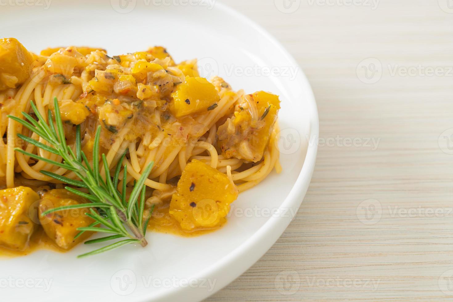 calabaza espagueti pasta salsa alfredo foto