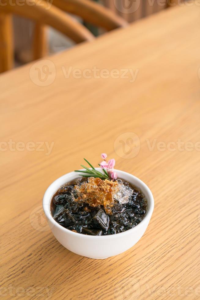 Grass jelly with ice and brown sugar photo