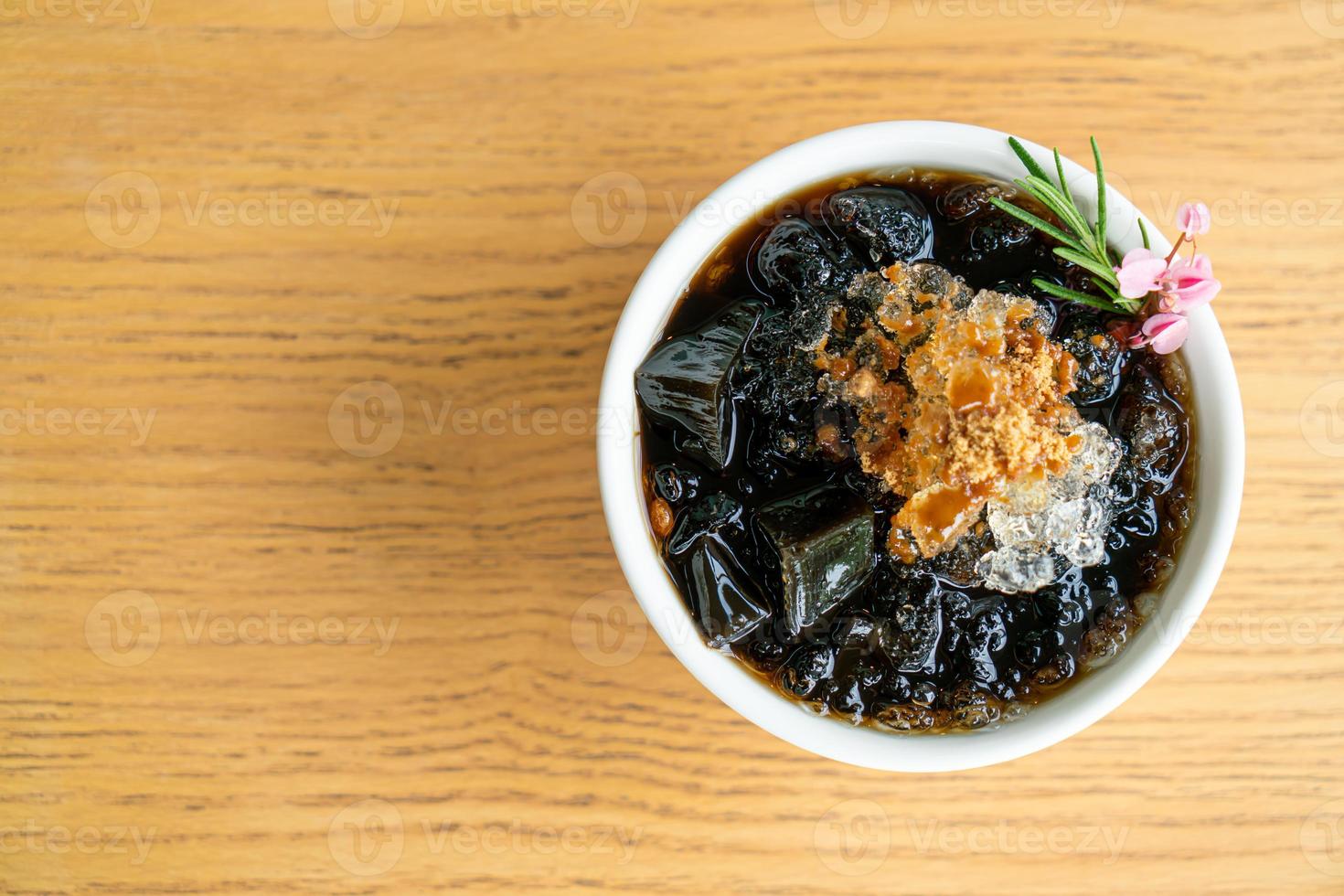 Grass jelly with ice and brown sugar photo