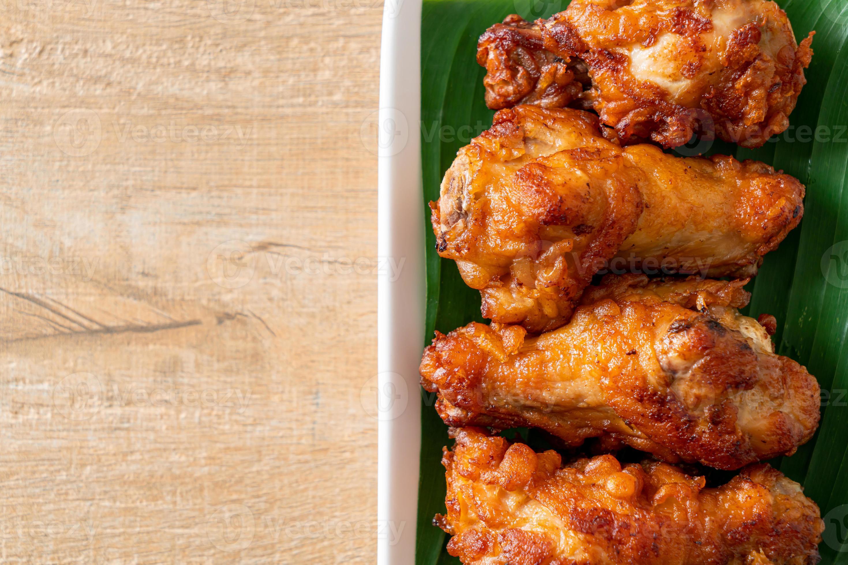 Crispy Fried Chicken with Fish Sauce 7670095 Stock Photo at Vecteezy