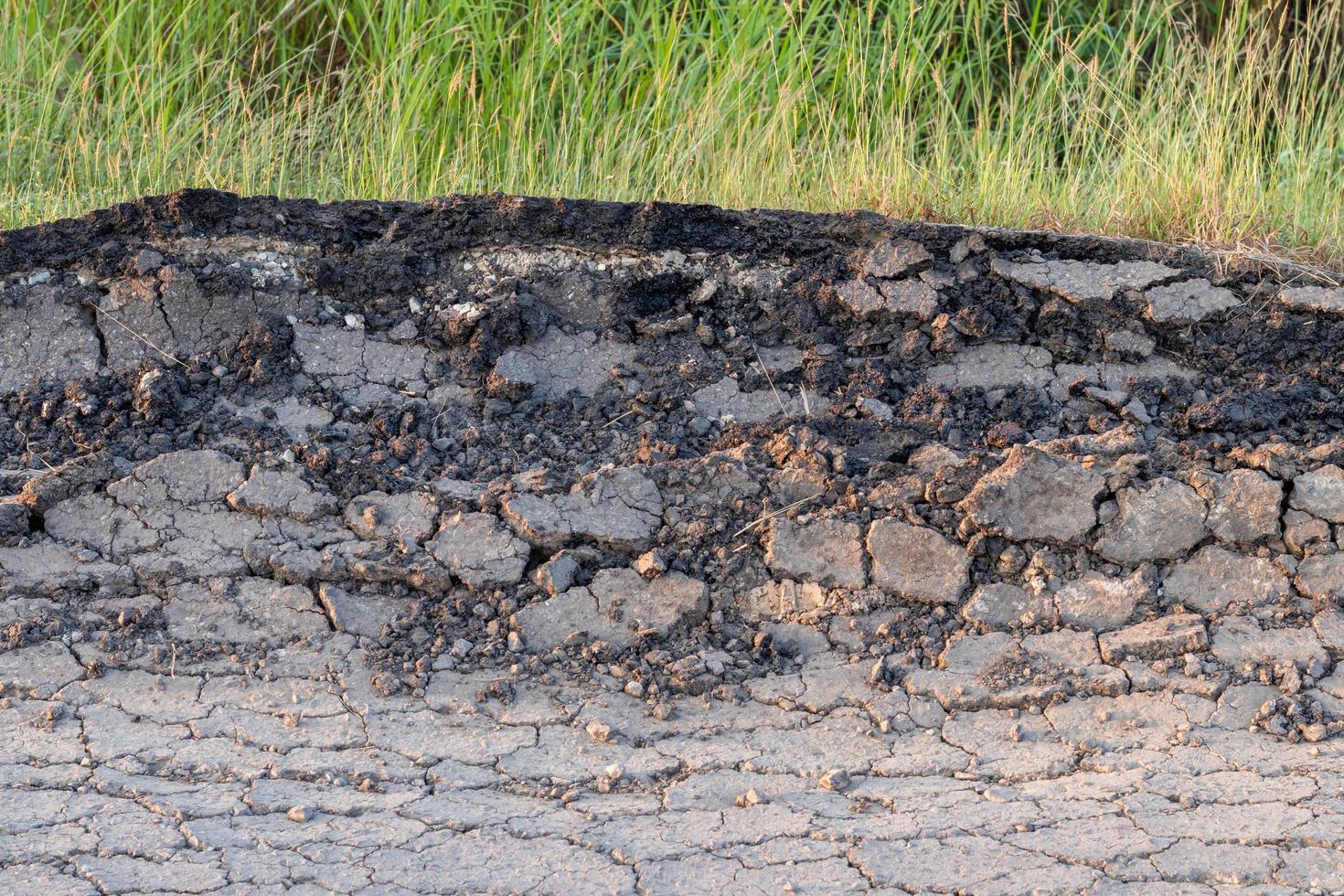 The paved road was demolished. photo