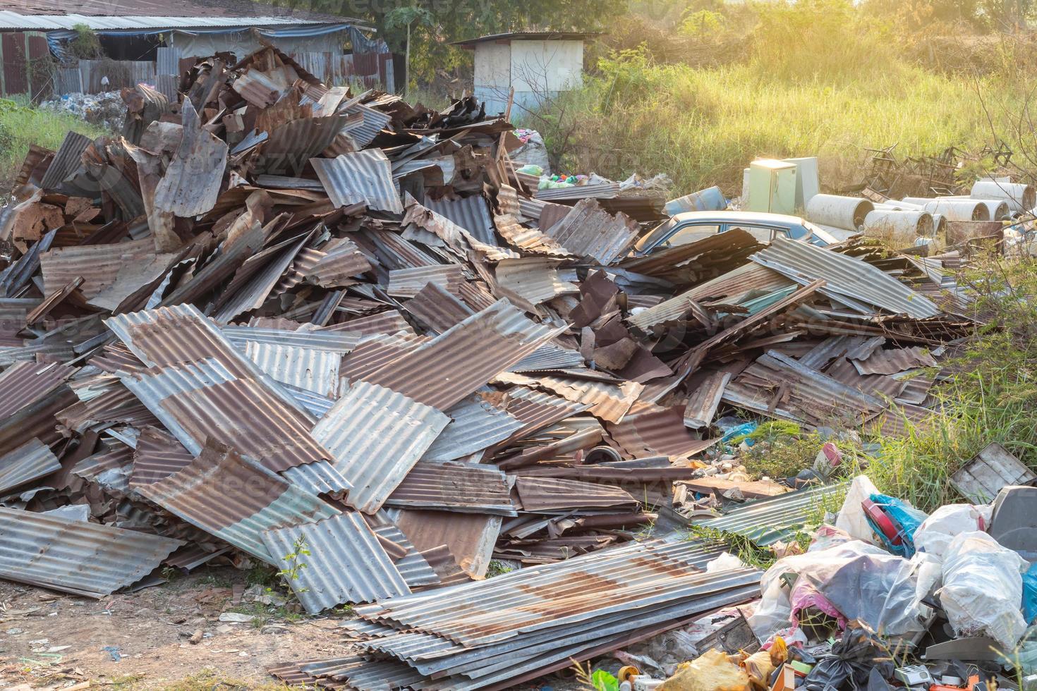 Many old galvanized roofs in the store to buy antiques. photo