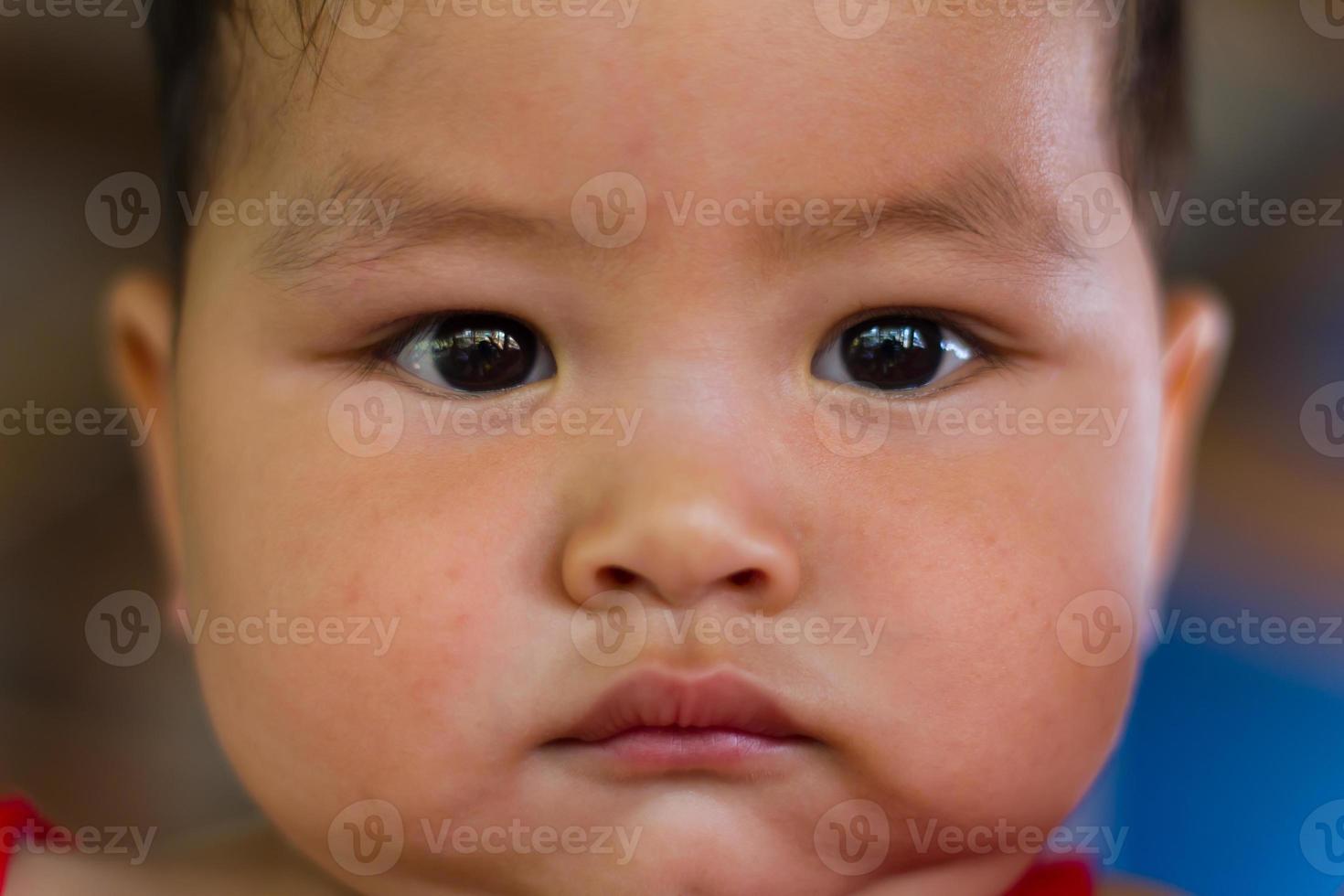 primer plano de la cara del bebé foto