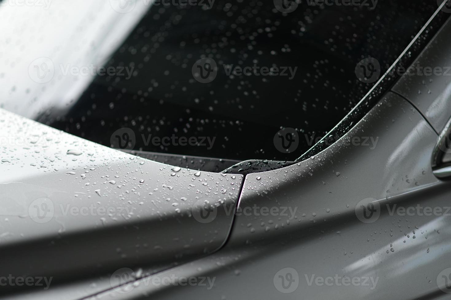 car front and water droplets photo