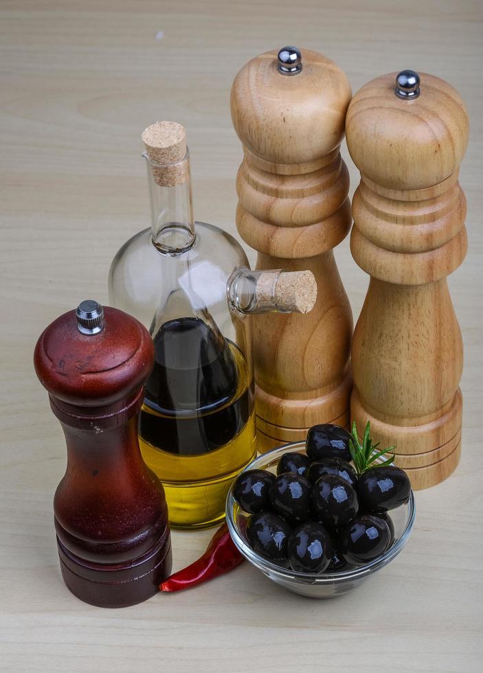 Olive oil and vinegar photo