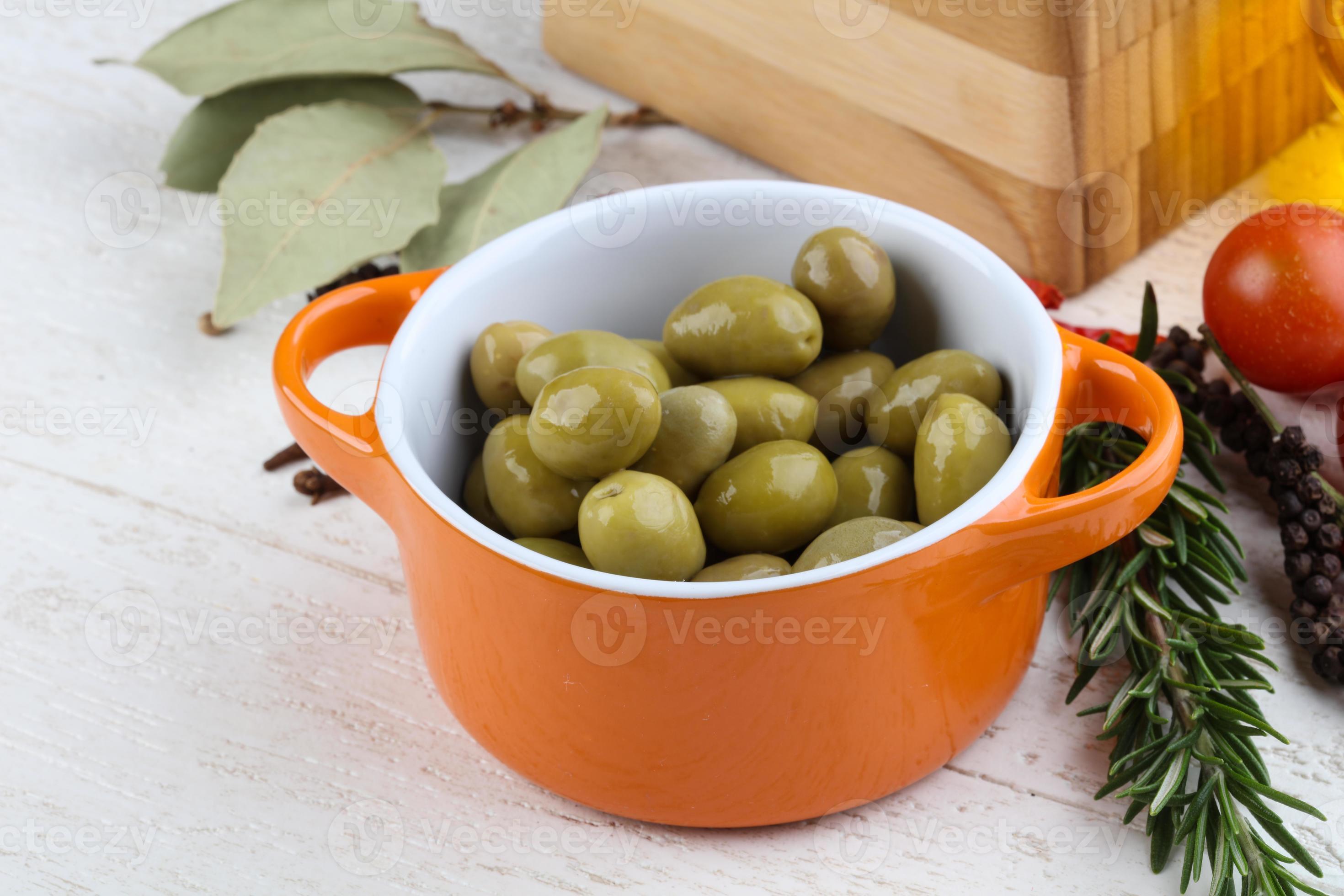 Green olives in the bowl 7699723 Stock Photo at Vecteezy