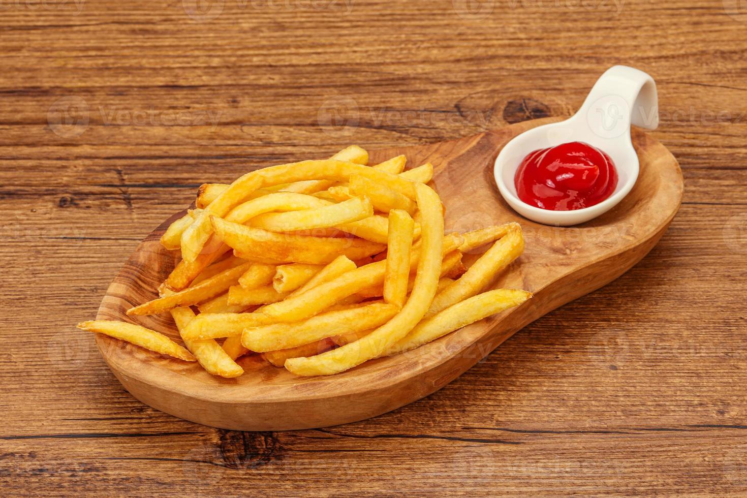 patatas fritas con salsa de tomate foto