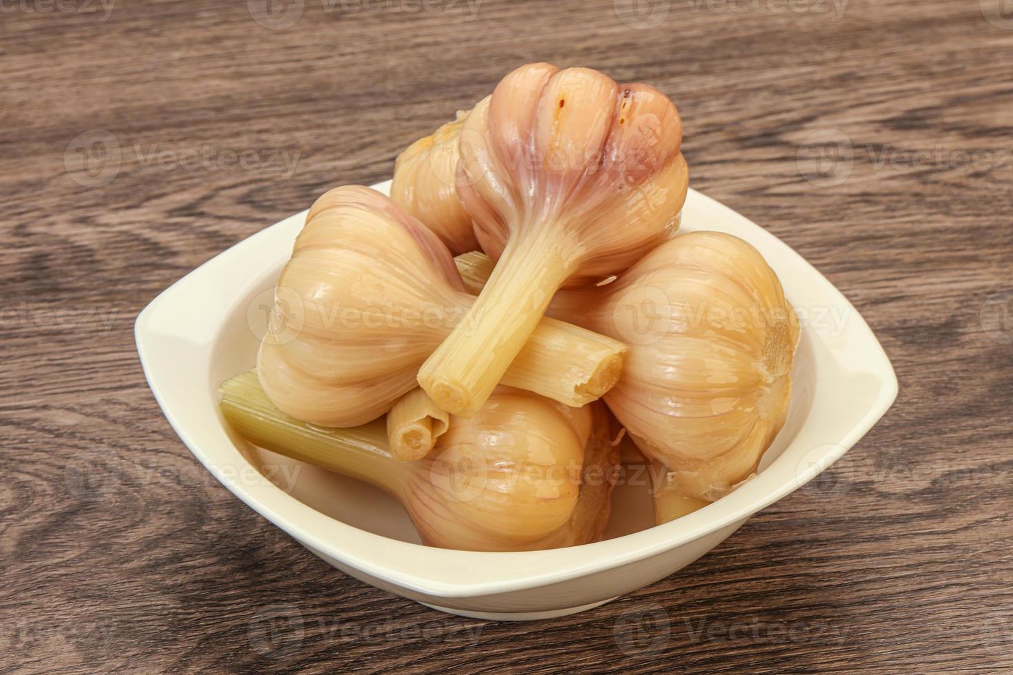Marinated garlic in the bowl 7702066 Stock Photo at Vecteezy