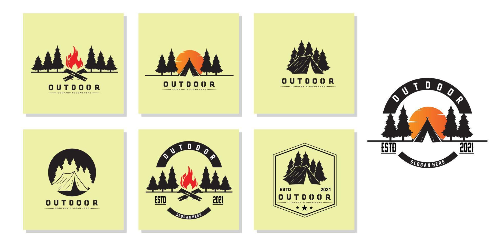 diseño del logotipo del campamento de fogatas, al aire libre, por la noche, ilustración vectorial de escalador de montaña en el bosque vector