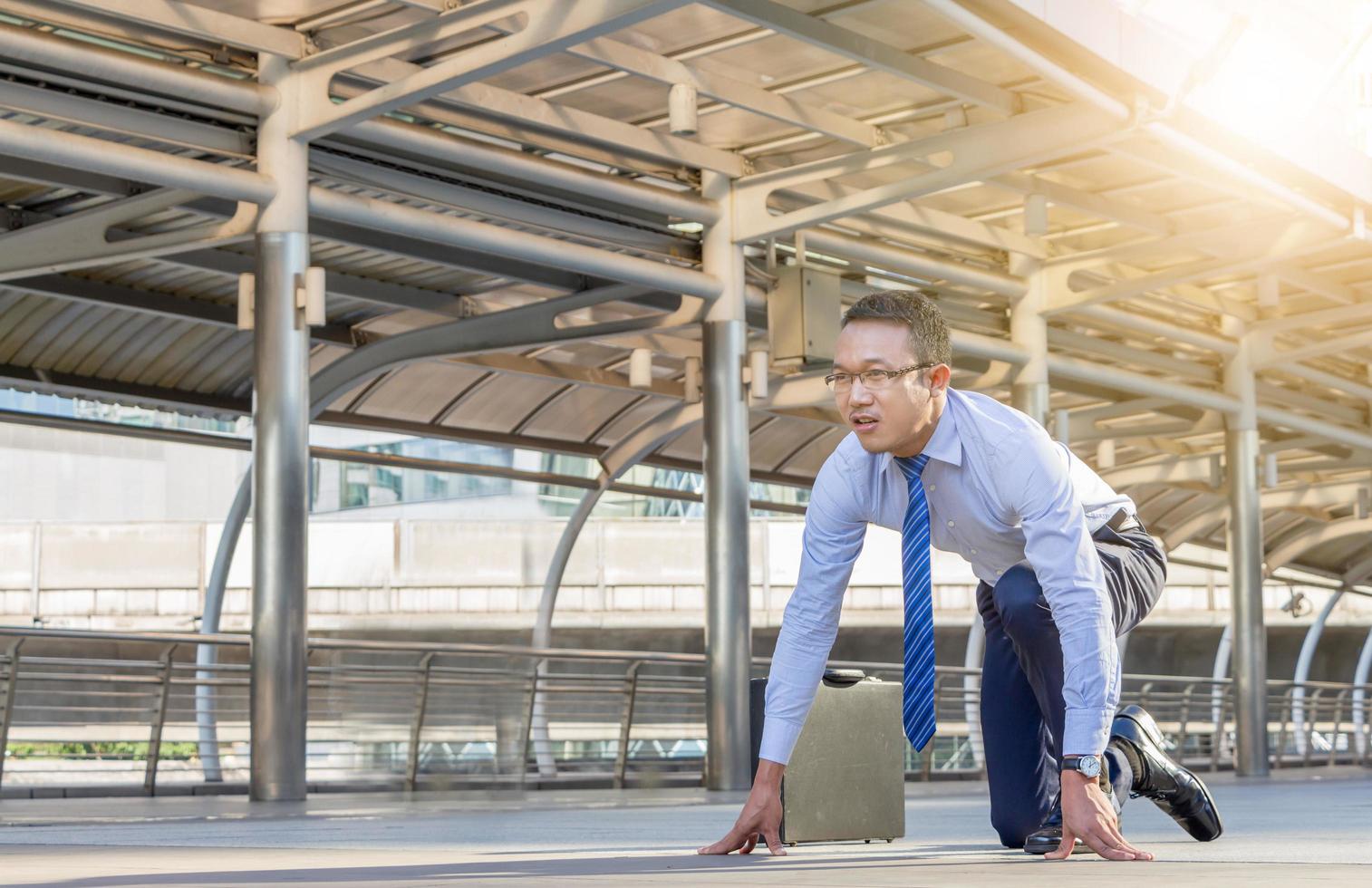 Business man in start position runner city background, Start for success concepts photo