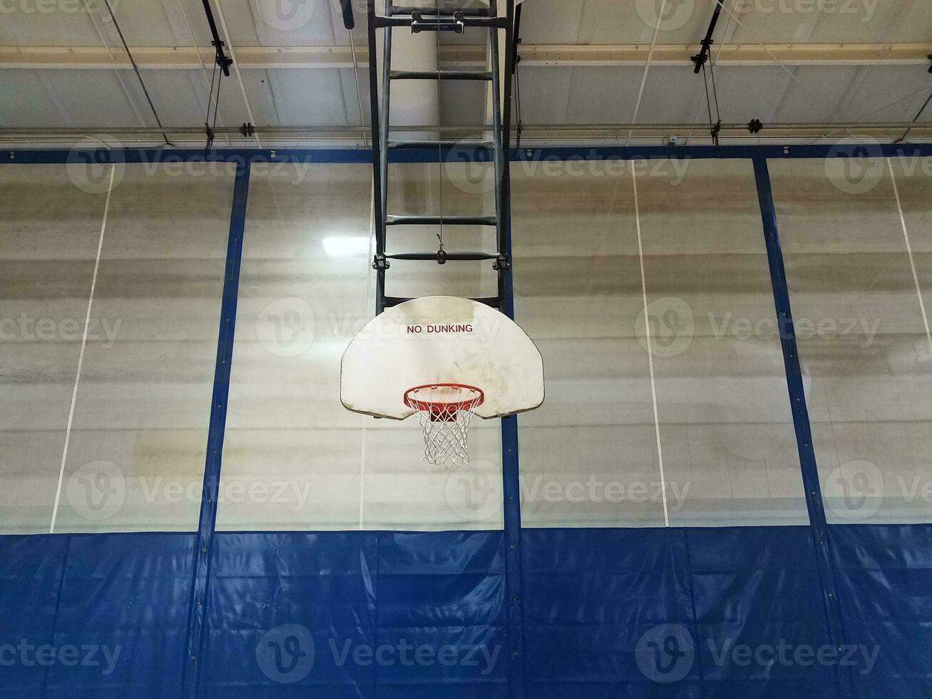 basketball hoop with backboard saying no dunking photo