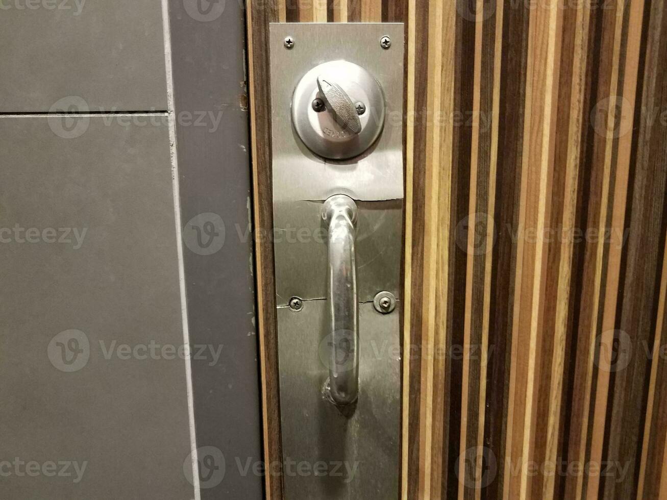 please lock door note on bathroom door with chain 8202857 Stock