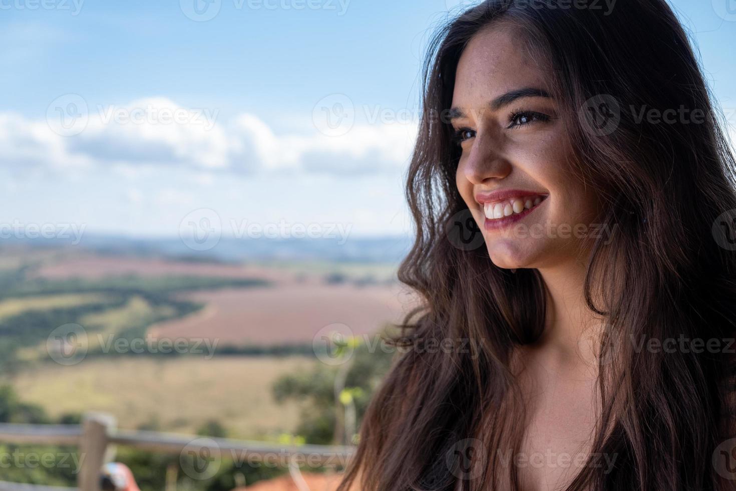 mujer en la naturaleza foto