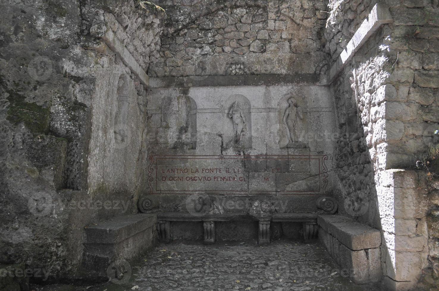 arboleda sagrada en bomarzo foto