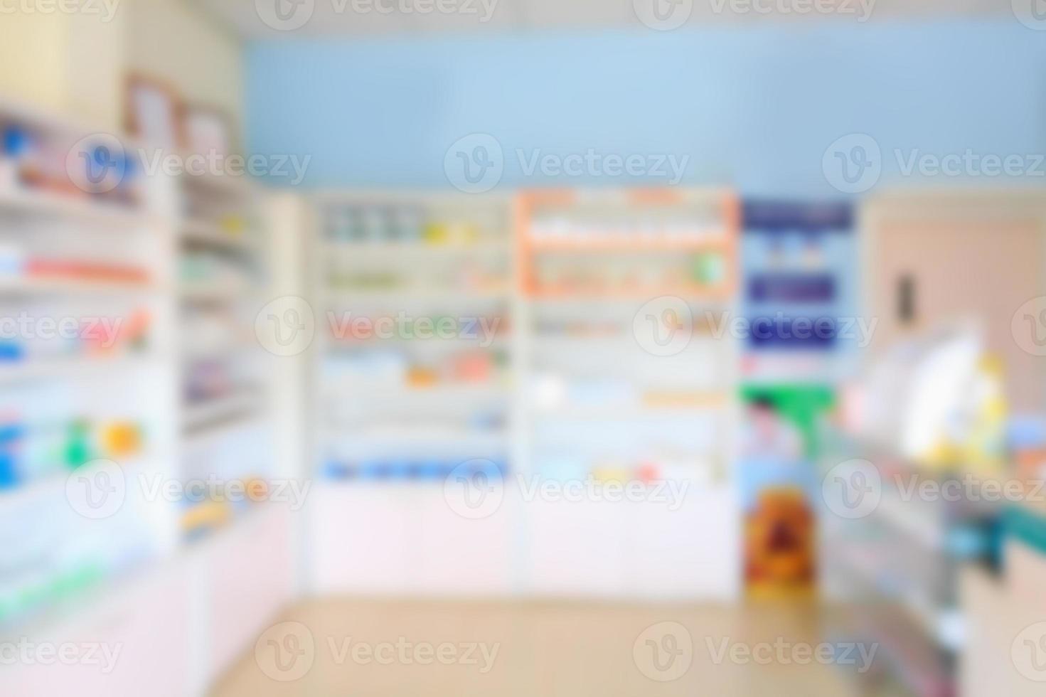 estantes de farmacia llenos de medicamentos fondo borroso foto