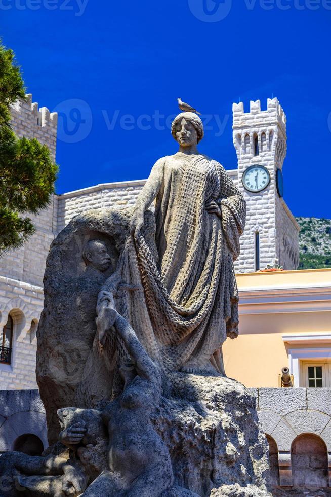 Tributo a la escultura de las colonias extranjeras en el palacio de Price, Fontvielle, Montecarlo, Mónaco, Costa Azul, la Riviera francesa foto