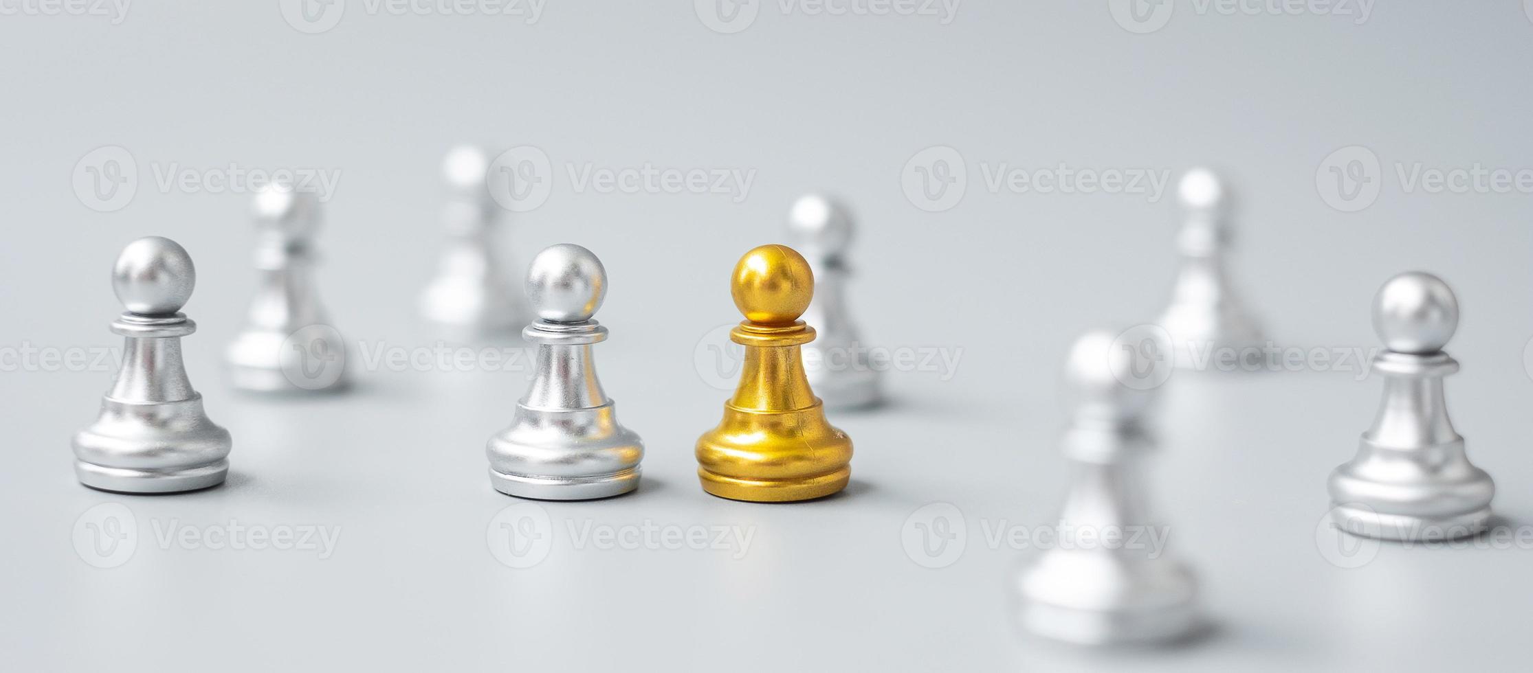 golden chess pawn pieces or leader businessman stand out of crowd people of silver men. leadership, business, team, teamwork and Human resource management concept photo