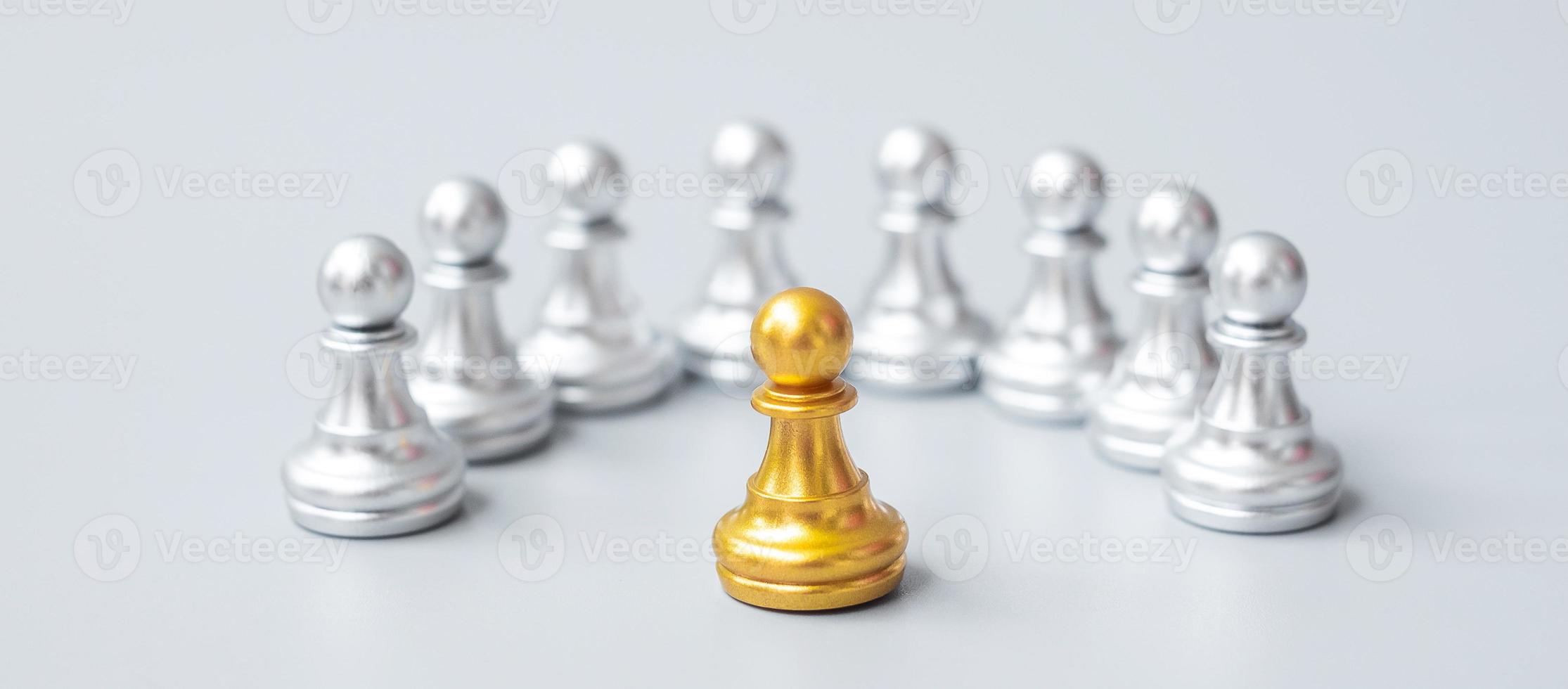 golden chess pawn pieces or leader businessman stand out of crowd people of silver men. leadership, business, team, teamwork and Human resource management concept photo