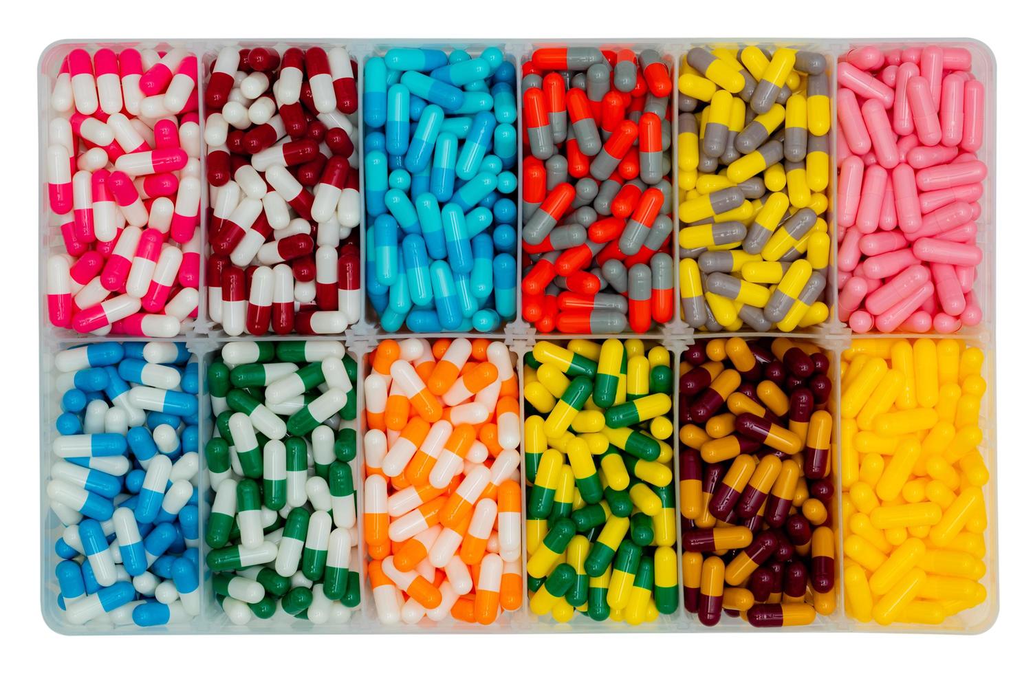 vista superior de las píldoras de cápsulas de colores en caja de plástico. medicamentos antibióticos, analgésicos, vitaminas y suplementos en cápsulas. industria farmacéutica. infecciones producción de pastillas en cápsula. foto