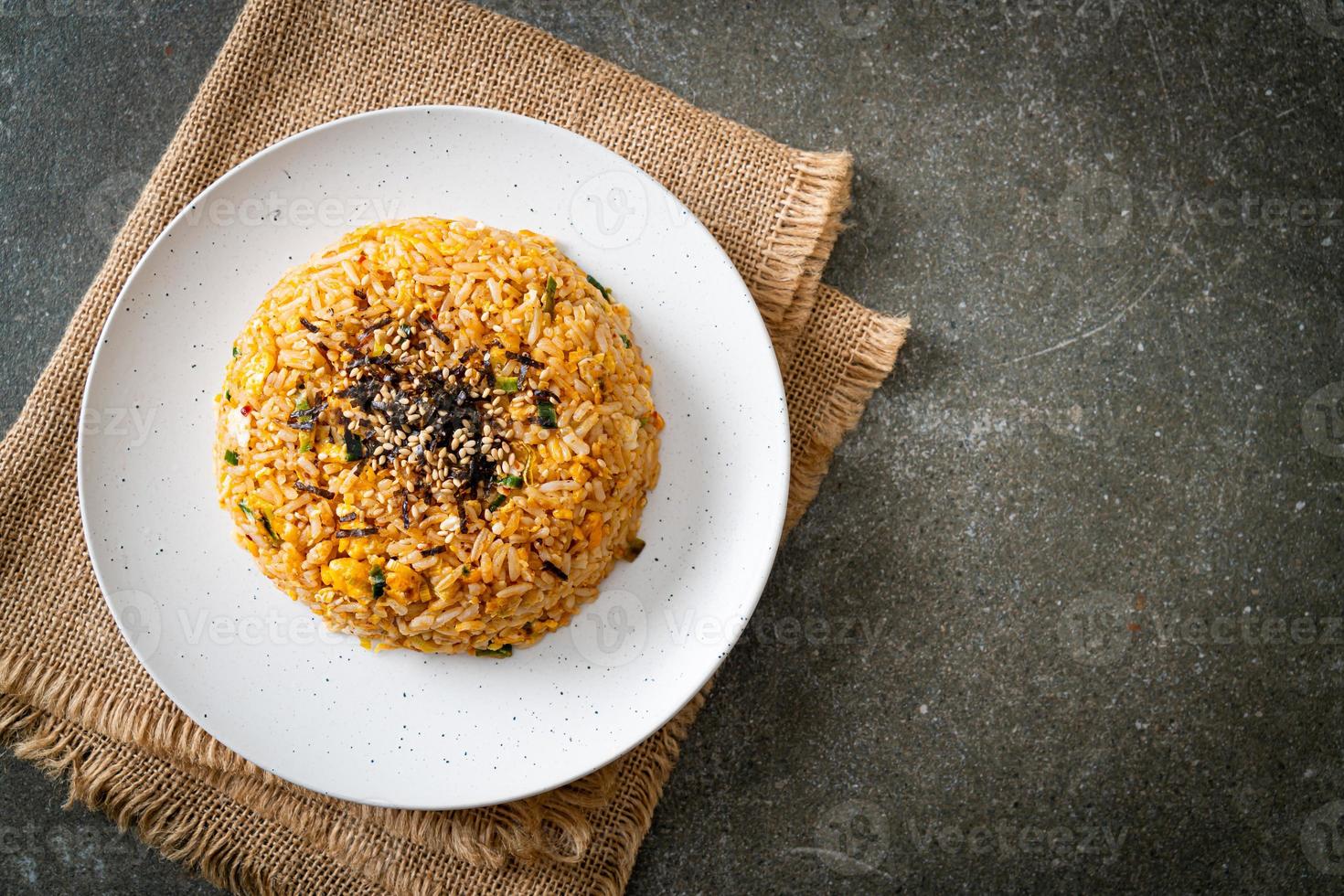 fried rice with egg in Korean style 7800313 Stock Photo at Vecteezy