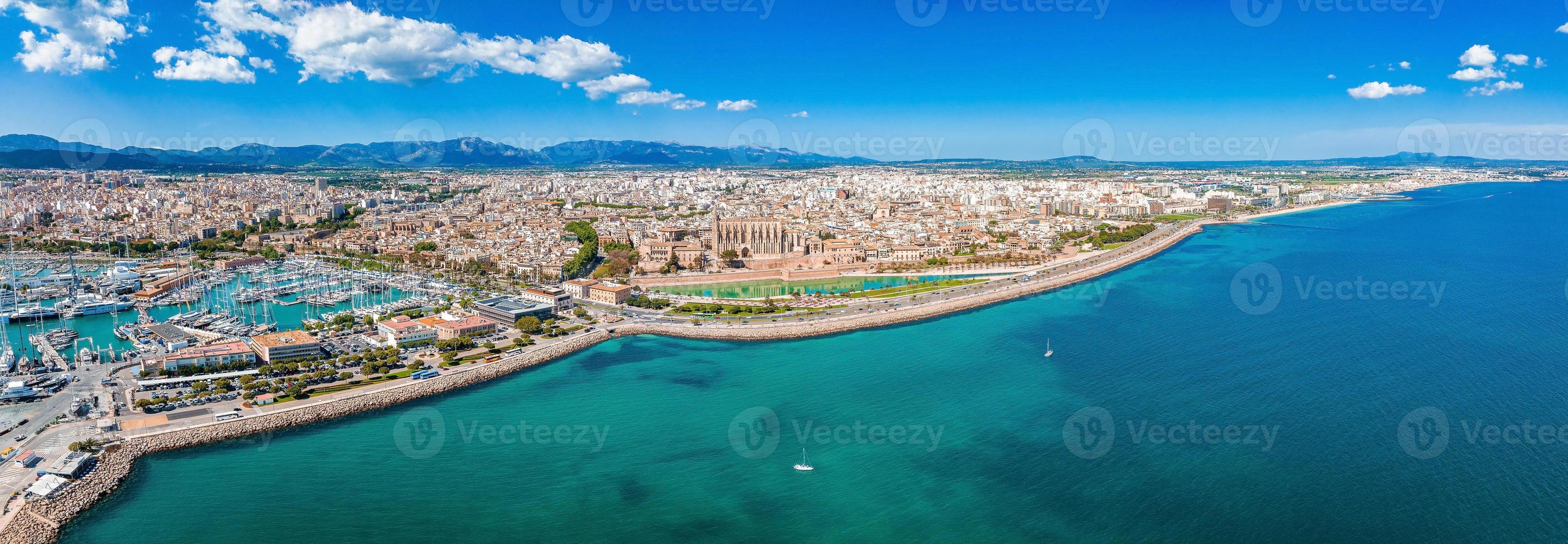 vista aérea de la carretera cerca de palma de mallorca foto