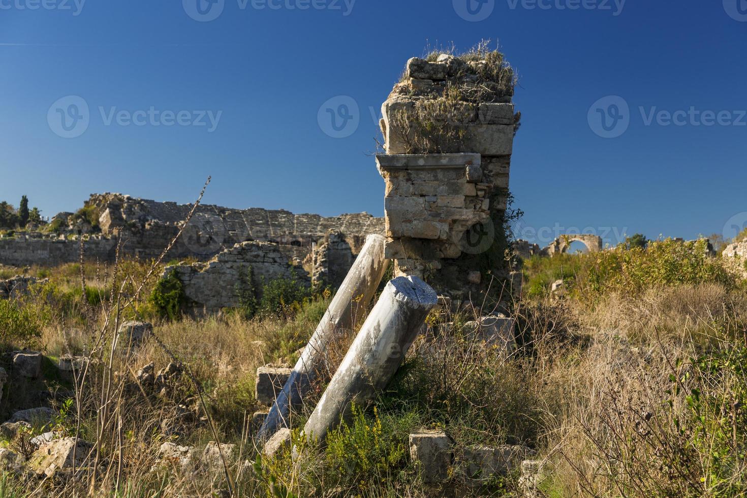 ruinas en el costado foto