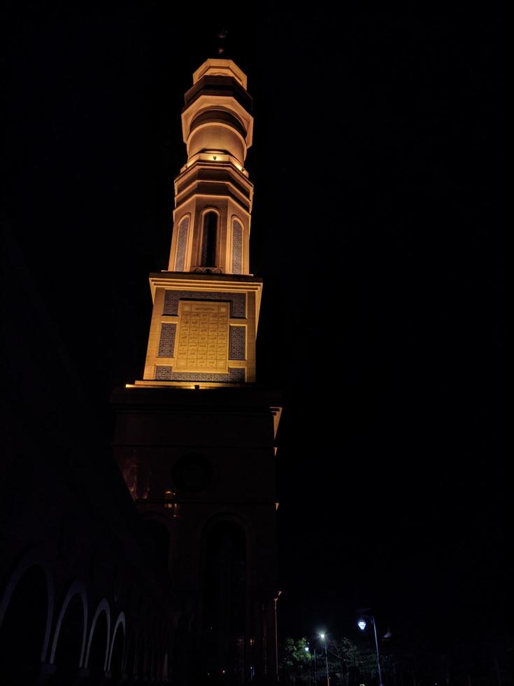 photo of the minaret of the mosque at night