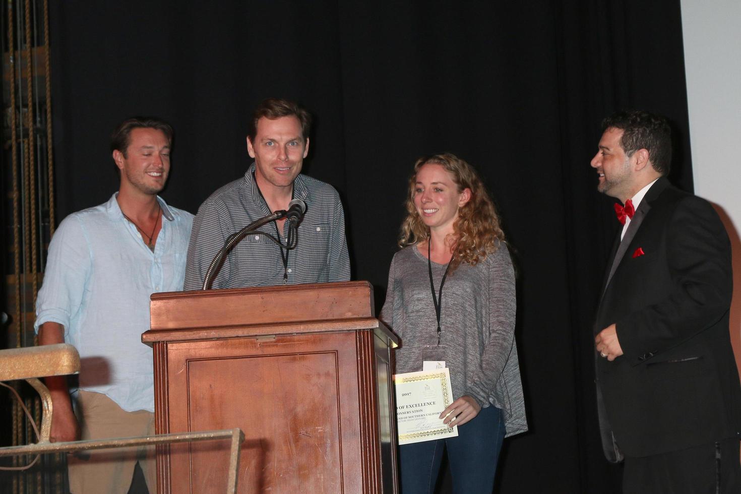 los angeles, 30 de septiembre - ganadores del premio de conservación, ron truppa en los premios del festival de cine catalina en el casino en la isla catalina el 30 de septiembre de 2017 en avalon, ca foto