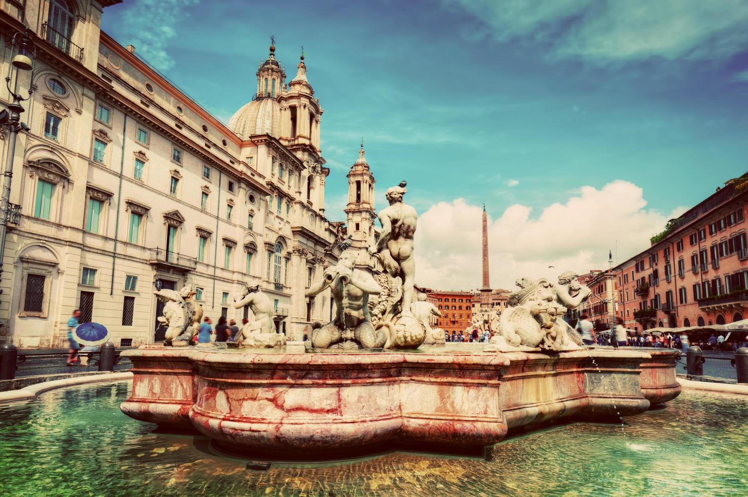 piazza navona, roma, italia, 2022 - fontana del moro. antiguo foto