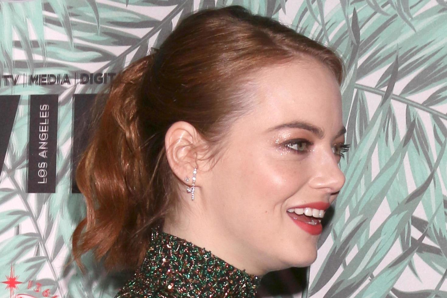 los angeles, 24 de febrero - emma stone en la décima edición anual de women in film pre, oscar cocktail party en nightingale plaza el 24 de febrero de 2017 en los angeles, ca foto