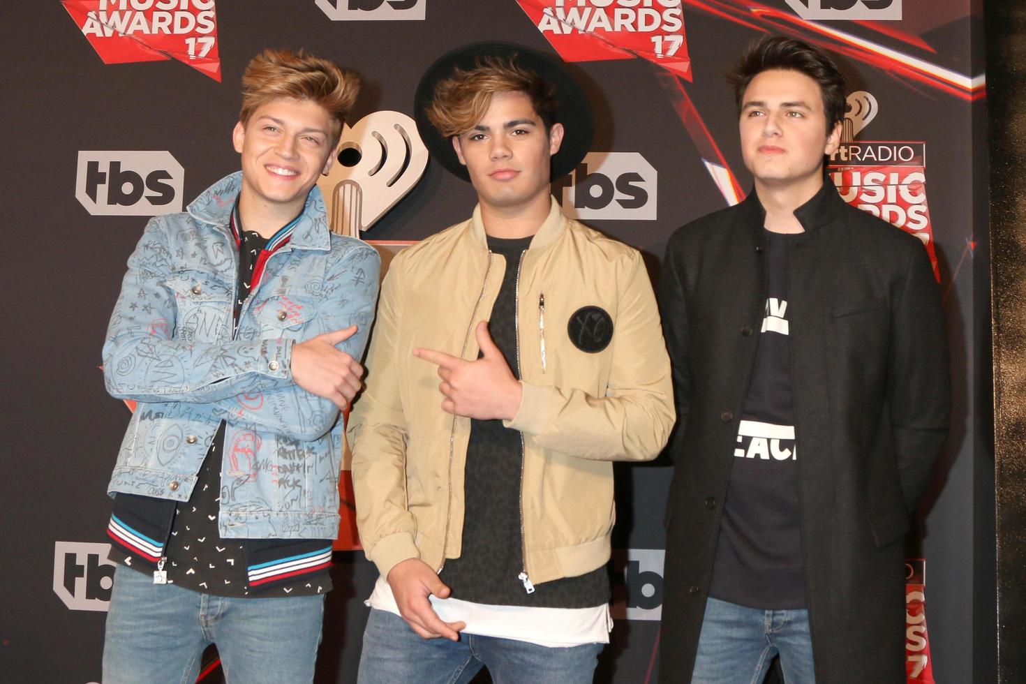 los angeles, 5 de marzo - siempre en tu mente, ricky garcia, emery kelly, liam attridge en los iheart music awards 2017 en el foro el 5 de marzo de 2017 en los angeles, ca foto