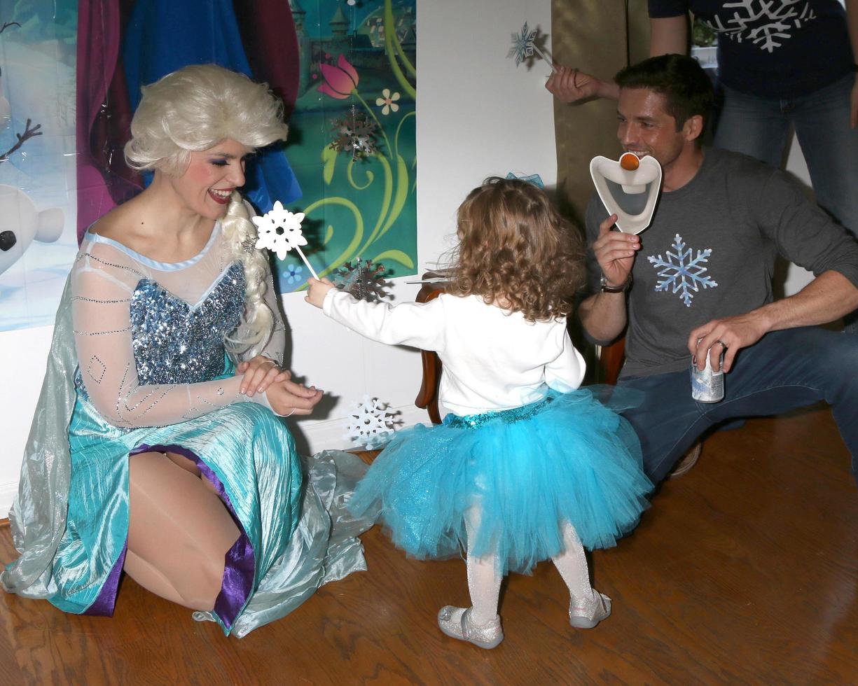 LOS ANGELES, NOV 26 - Elsa Impersonator, Amelie Bailey, Scott Bailey at the Amelie Bailey 2nd Birthday Party at Private Residence on November 26, 2017 in Studio City, CA photo