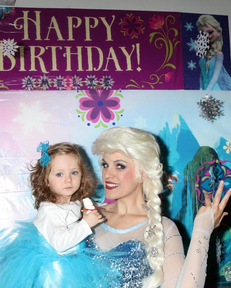 LOS ANGELES, NOV 26 - Elsa Impersonator, Amelie Bailey at the Amelie Bailey 2nd Birthday Party at Private Residence on November 26, 2017 in Studio City, CA photo
