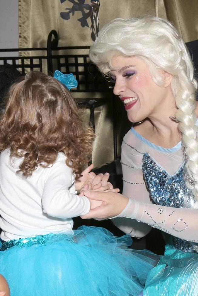 LOS ANGELES, NOV 26 - Elsa Impersonator, Amelie Bailey at the Amelie Bailey 2nd Birthday Party at Private Residence on November 26, 2017 in Studio City, CA photo