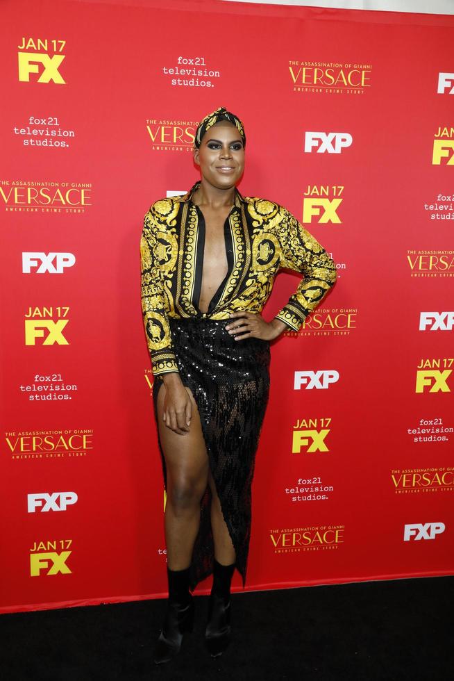 los angeles, 8 de enero - ej johnson en el estreno de la historia del crimen estadounidense del asesinato de gianni versace en el teatro arclight el 8 de enero de 2018 en los angeles, ca foto