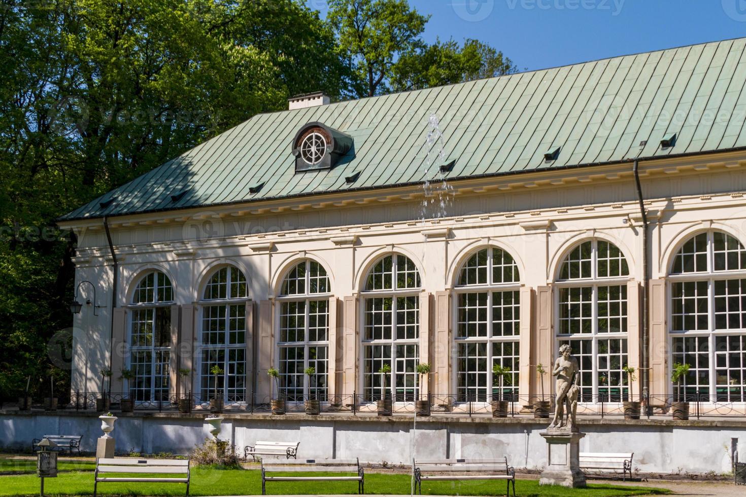 el palacio lazienki en el parque lazienki, varsovia. lazienki krolewskie. foto