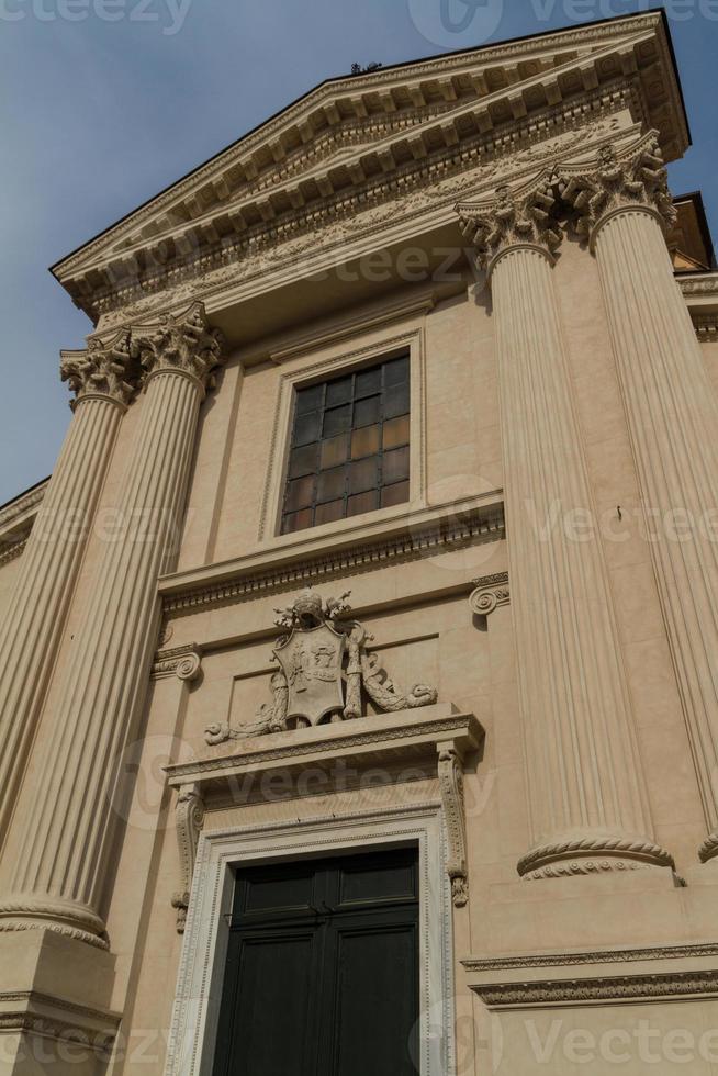 gran iglesia en el centro de roma, italia. foto