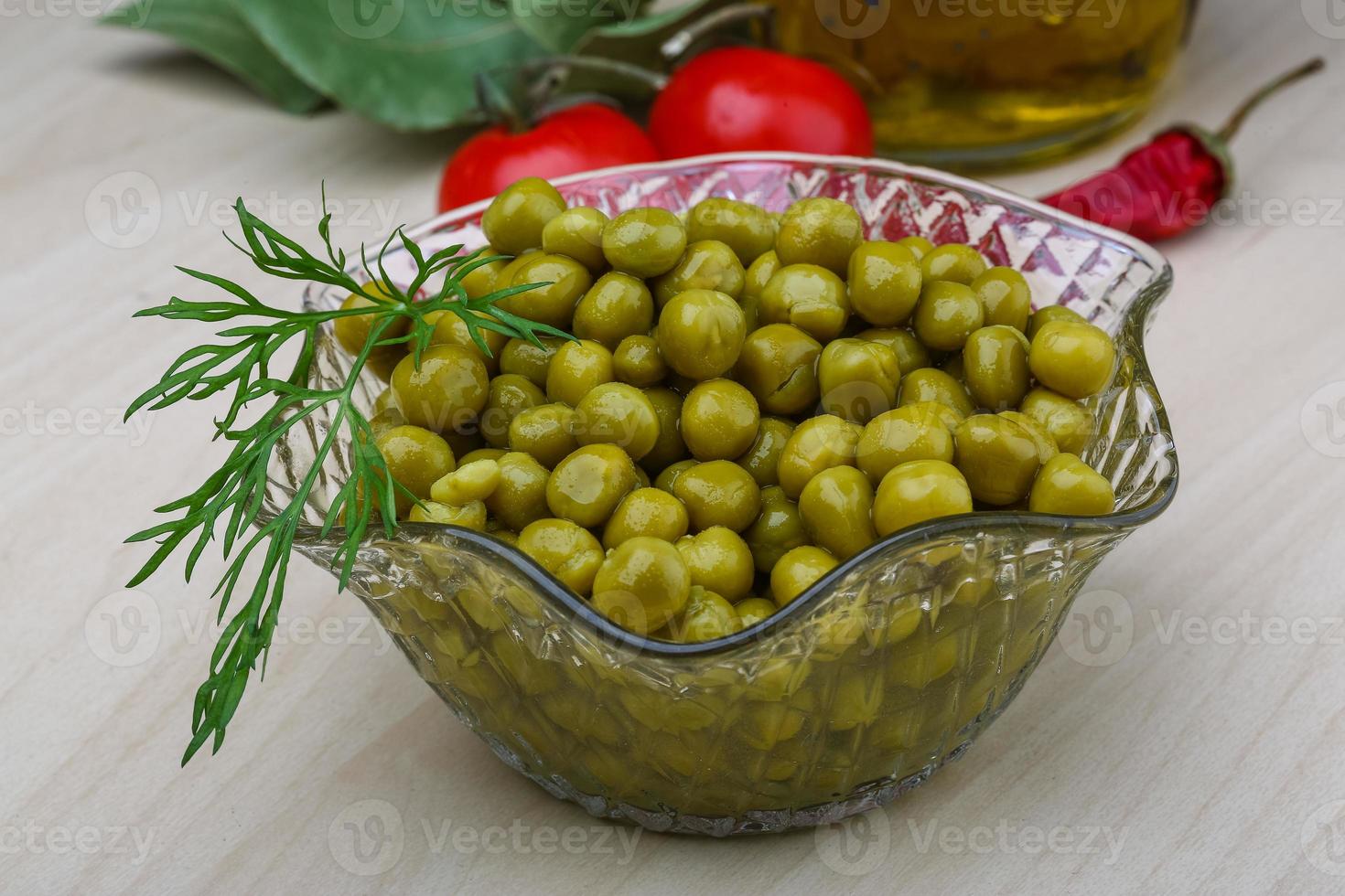 Green canned peas photo