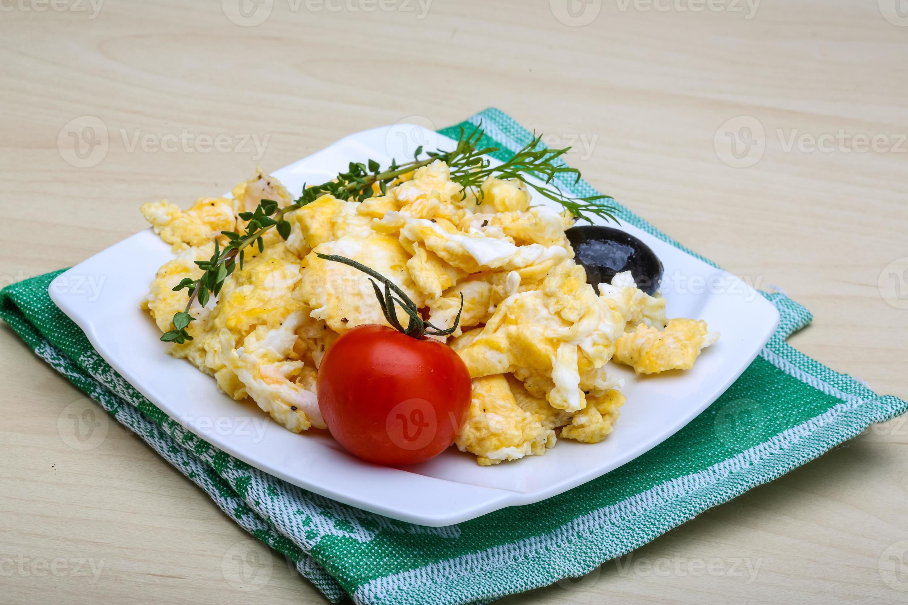 Scrambled eggs with tomato 7865213 Stock Photo at Vecteezy