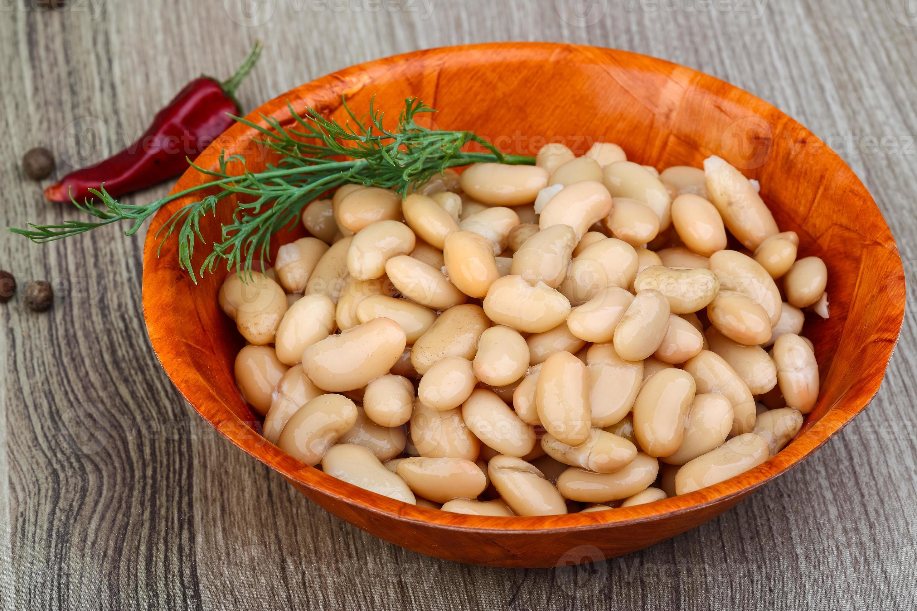 White canned beans 7865439 Stock Photo at Vecteezy