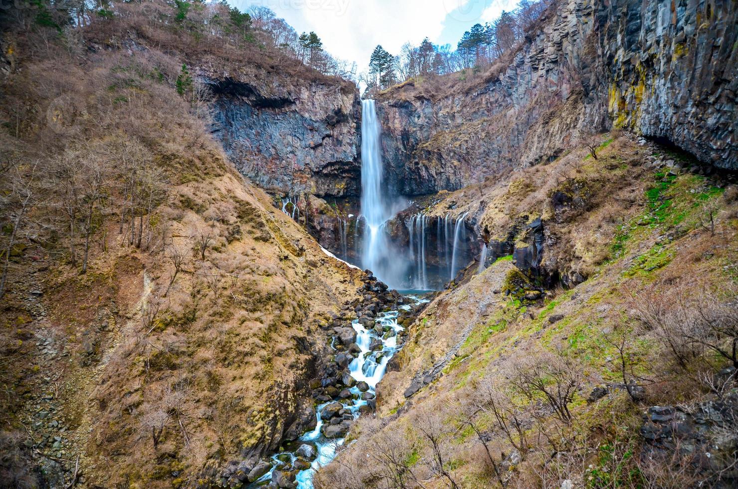 las cascadas de kegon en nikko japón foto