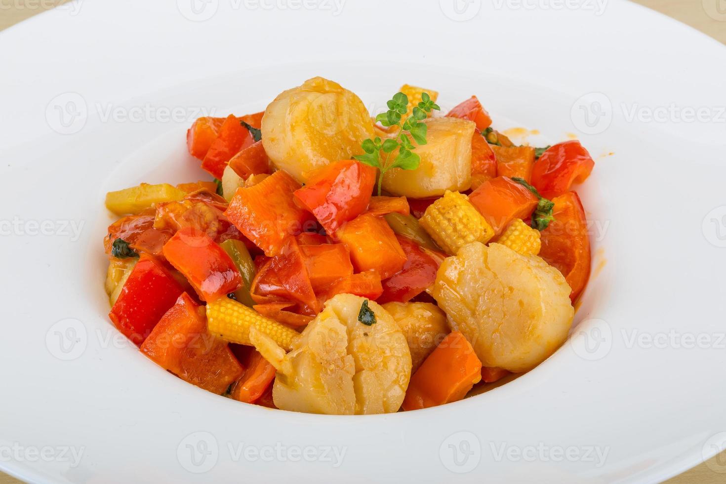 Grilled scallops salad 7872024 Stock Photo at Vecteezy