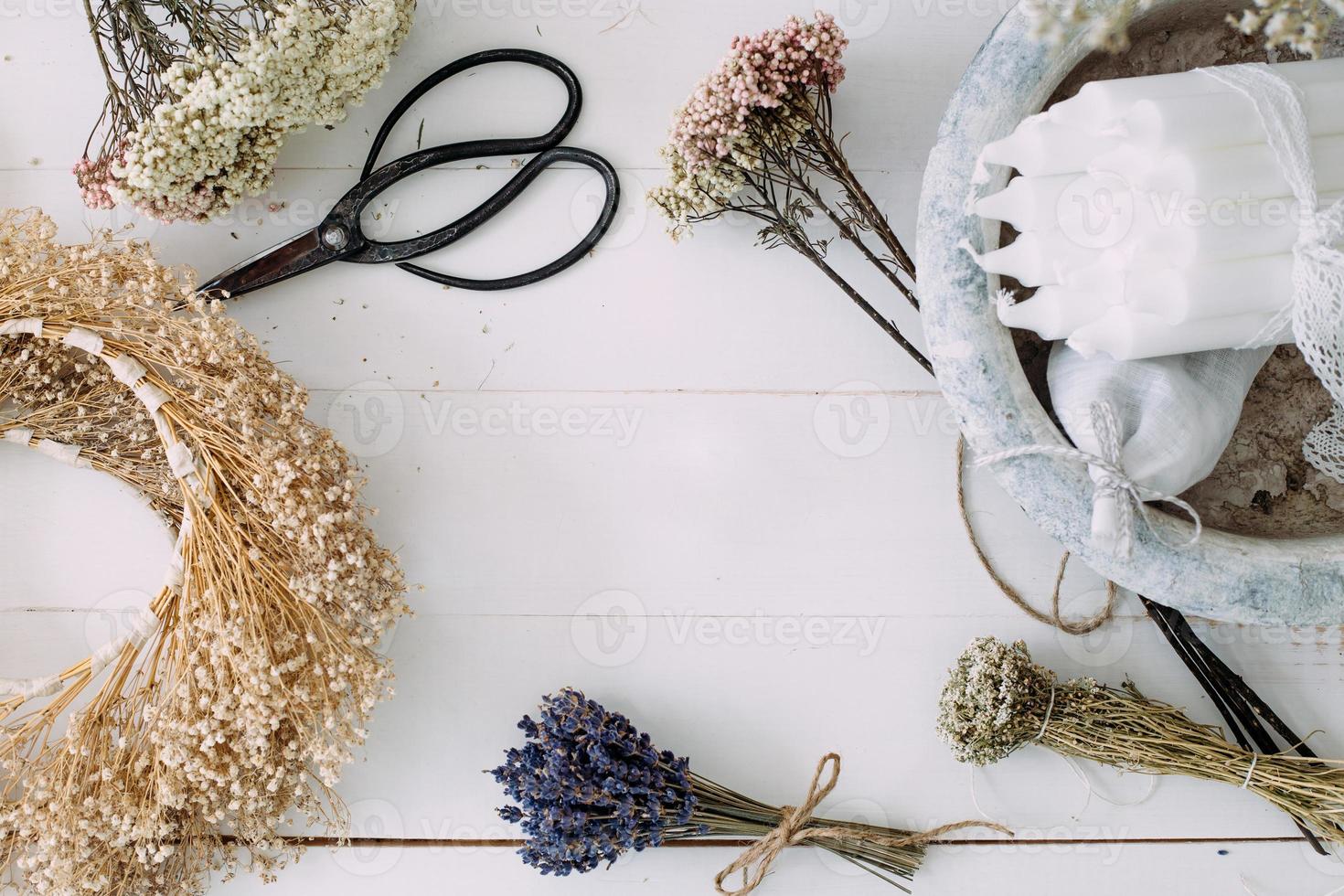 Dry compositions and bouquets of flowers and plants for the interior lie on wood photo