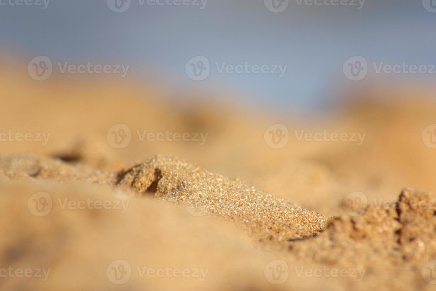 aventura de vacaciones de verano y concepto de libertad de viaje de vacaciones. fondo borroso abstracto borroso, naturaleza de la playa tropical de verano. Playa tropical suave y borrosa. Playa de arena dorada. foto