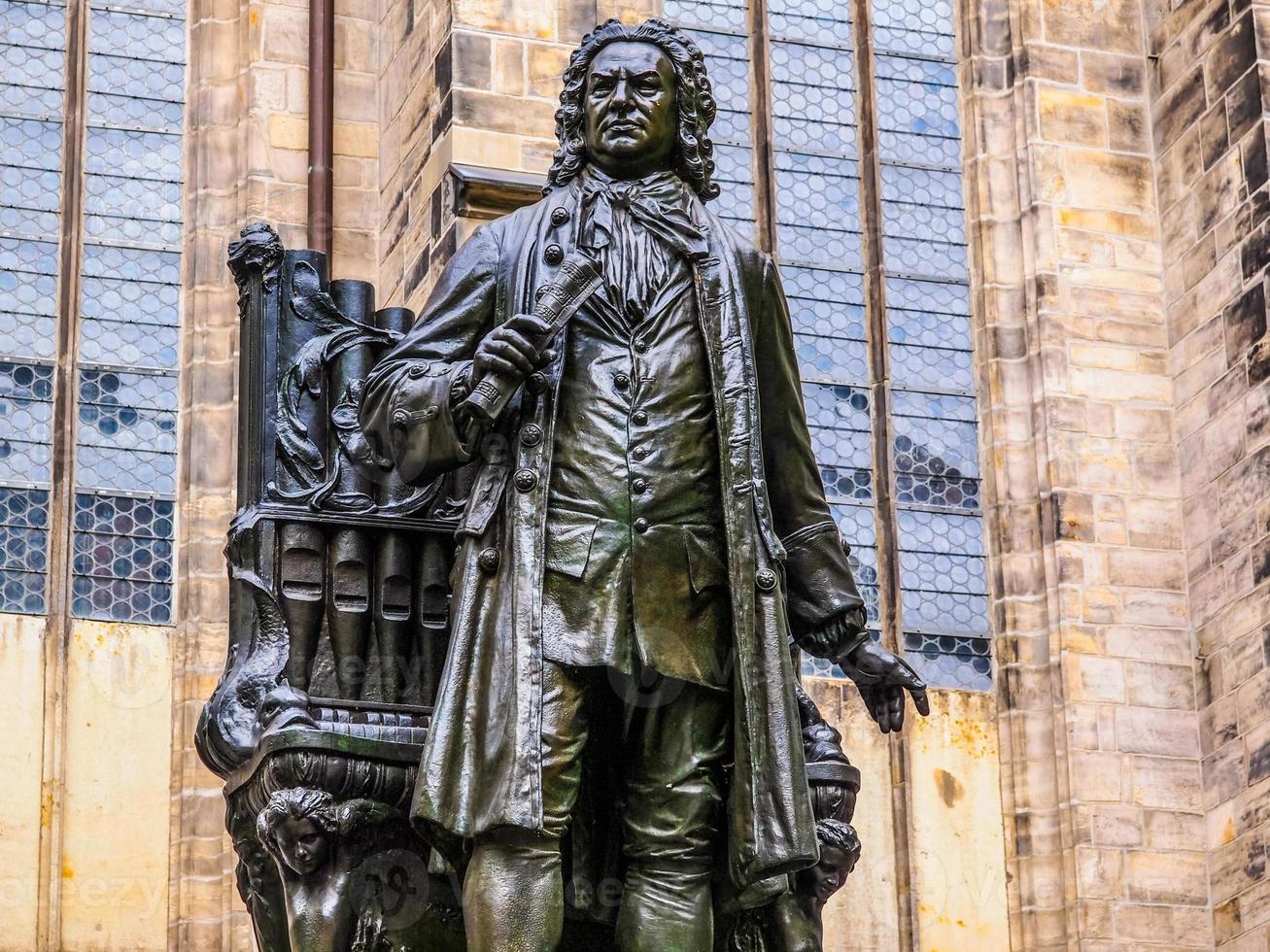 hdr neues bach denkmal foto