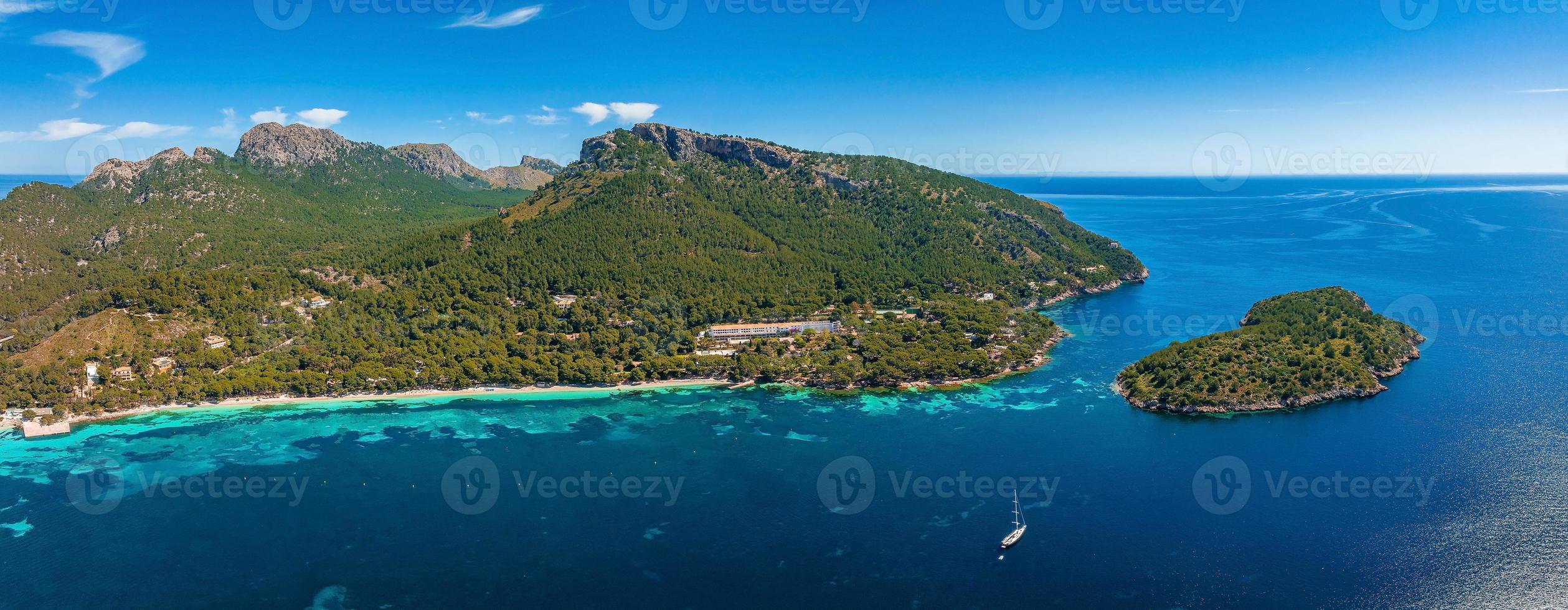 hermosa playa en cap formentor, palma mallorca, españa foto