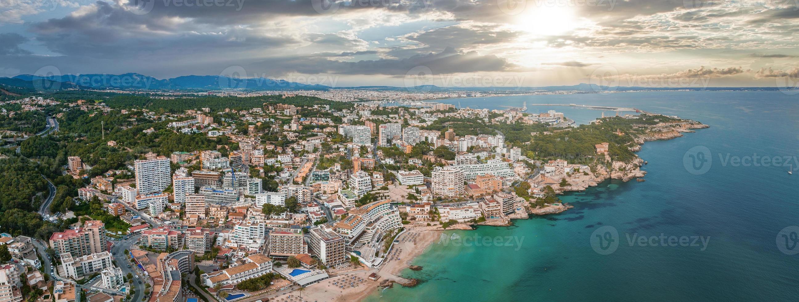 vista aérea de la isla mallorca, puerto y mar, ciudad palma-de-mallorca. foto